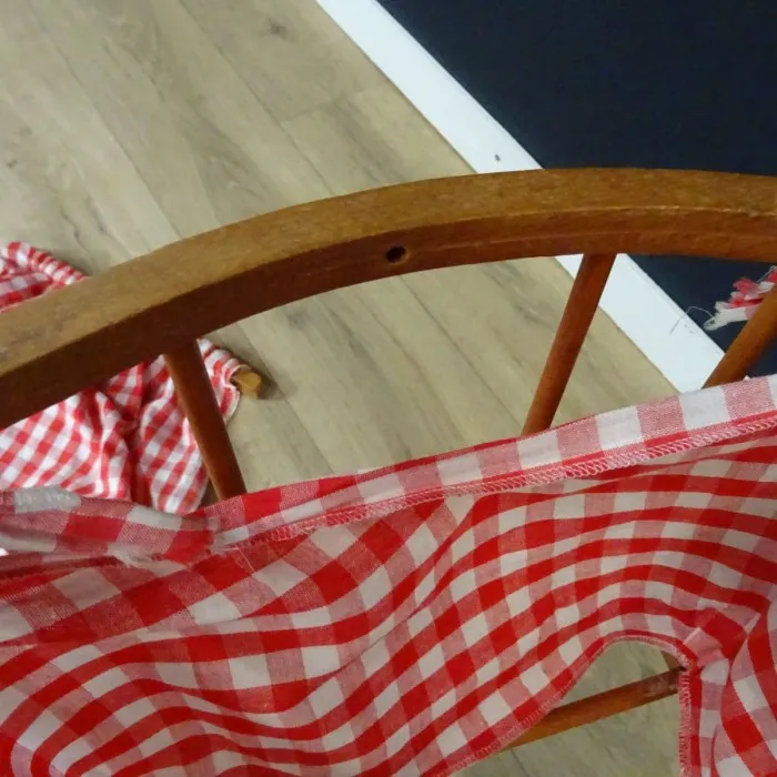 Landau de poupée en bois & tissu à carreaux rouges DEJOU 1955 - Le palais des bricoles