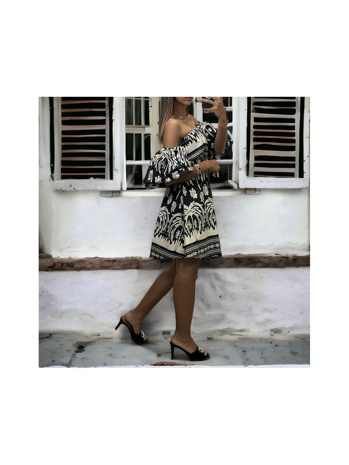 Sublime robe motif avec ceinture et manche à part