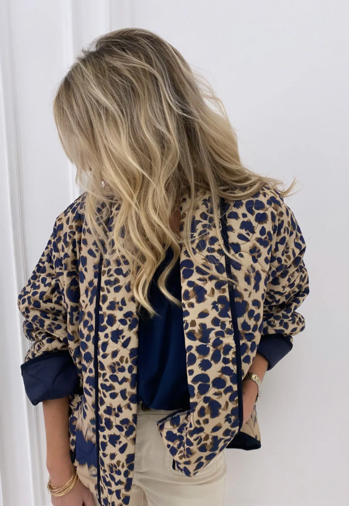 Veste léopard bleu marine matelassée