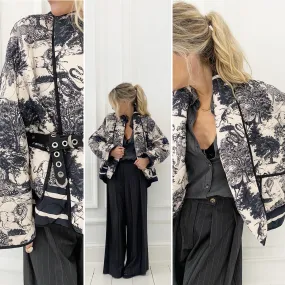Veste noire et écrue matelassée à motif toile de Jouy